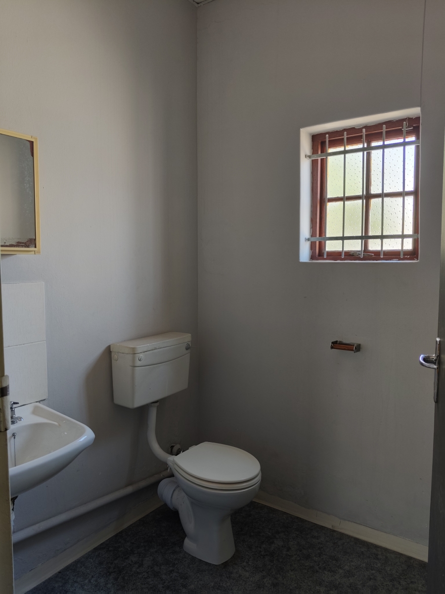 To Let commercial Property for Rent in Vredekloof Western Cape